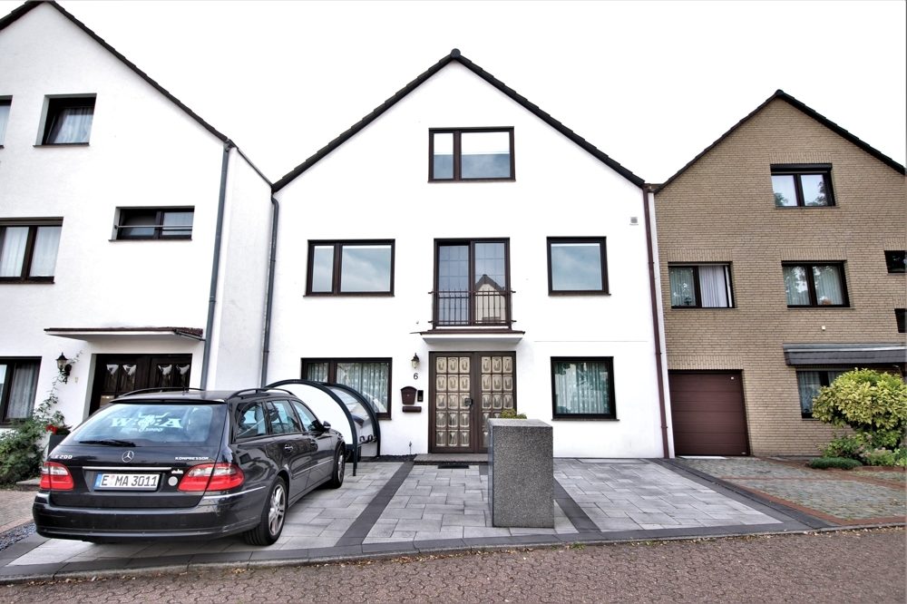 Immobilienangebot - Düsseldorf - Alle - Lichtenbroich: großzügige 4 -Zimmer Maisonette mit großer Terrasse und Stellplatz in ruhiger Lage