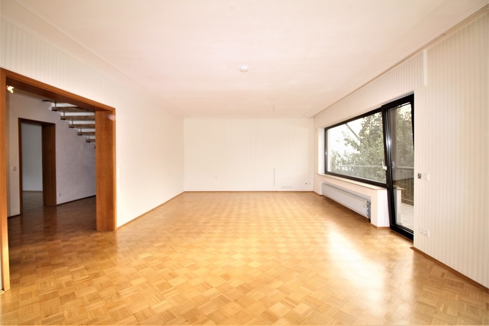 Immobilienangebot - Düsseldorf - Alle - Lichtenbroich: großzügige 4 -Zimmer Maisonette mit großer Terrasse und Stellplatz in ruhiger Lage