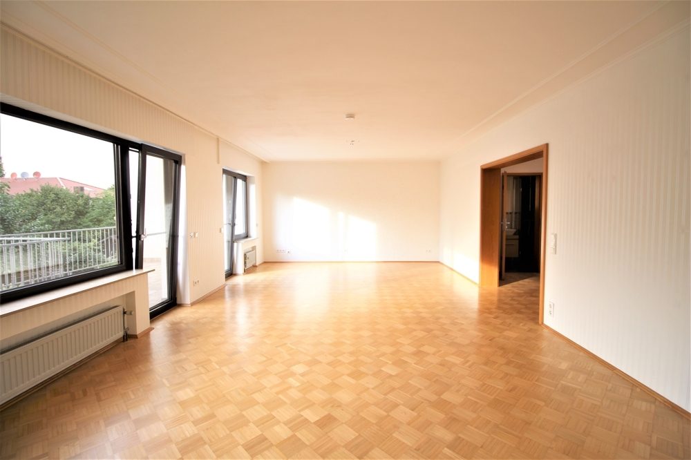 Immobilienangebot - Düsseldorf - Alle - Lichtenbroich: großzügige 4 -Zimmer Maisonette mit großer Terrasse und Stellplatz in ruhiger Lage