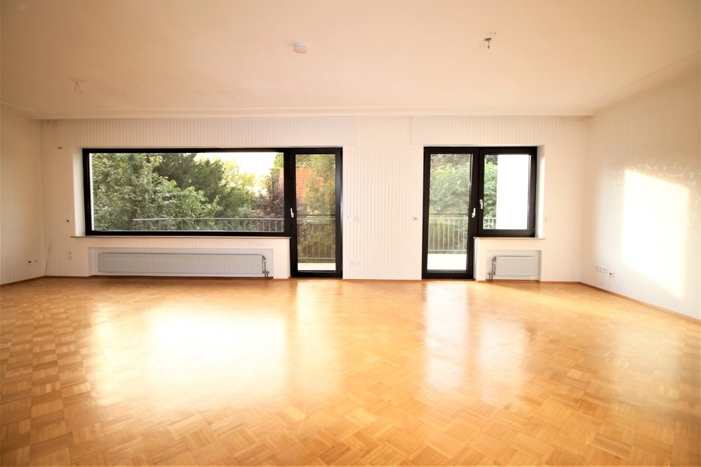 Immobilienangebot - Düsseldorf - Alle - Lichtenbroich: großzügige 4 -Zimmer Maisonette mit großer Terrasse und Stellplatz in ruhiger Lage