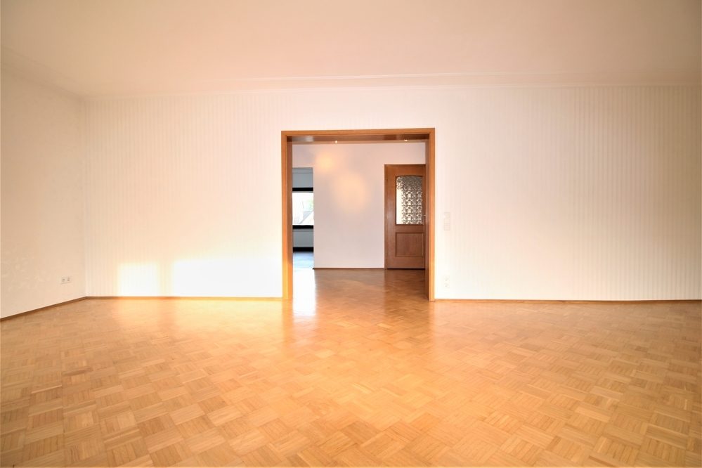 Immobilienangebot - Düsseldorf - Alle - Lichtenbroich: großzügige 4 -Zimmer Maisonette mit großer Terrasse und Stellplatz in ruhiger Lage