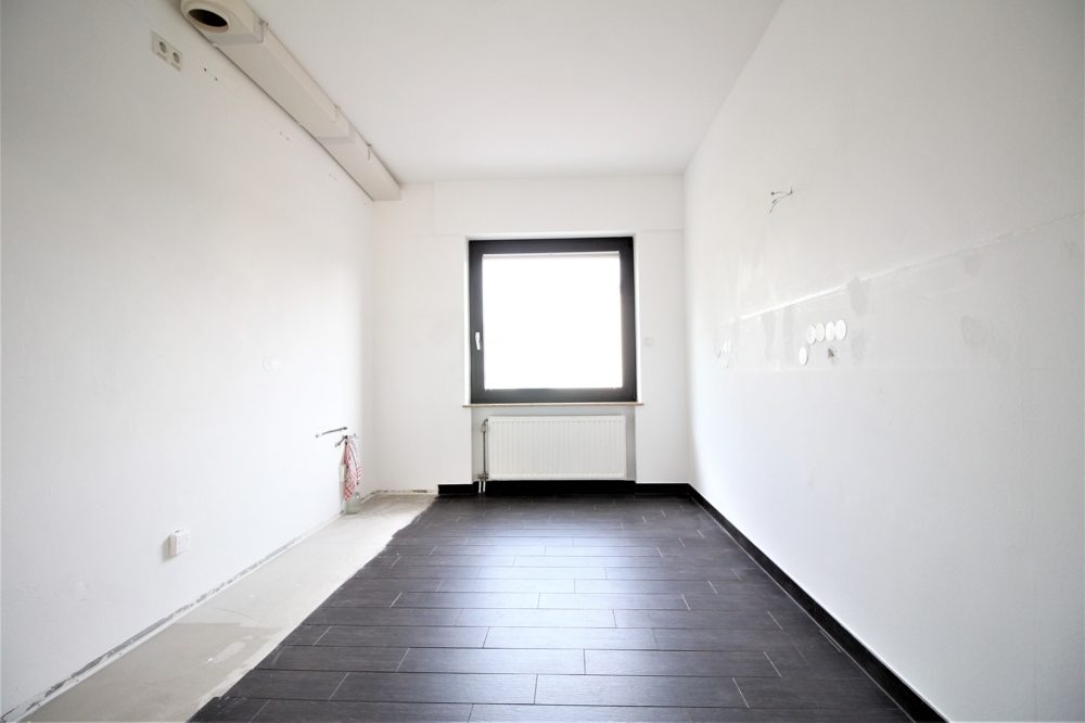 Immobilienangebot - Düsseldorf - Alle - Lichtenbroich: großzügige 4 -Zimmer Maisonette mit großer Terrasse und Stellplatz in ruhiger Lage