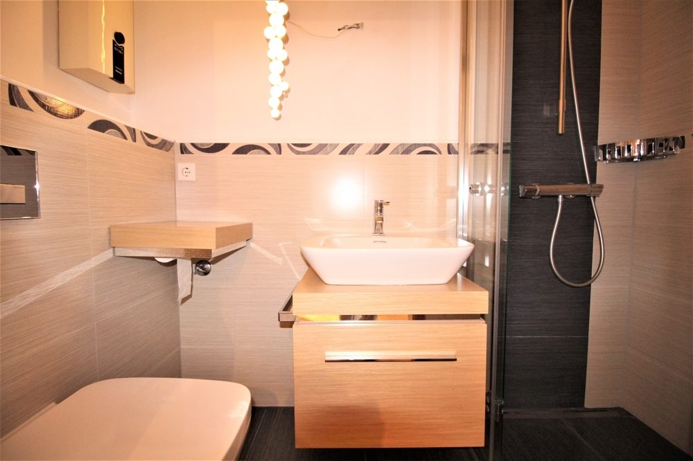 Immobilienangebot - Düsseldorf - Alle - Lichtenbroich: großzügige 4 -Zimmer Maisonette mit großer Terrasse und Stellplatz in ruhiger Lage