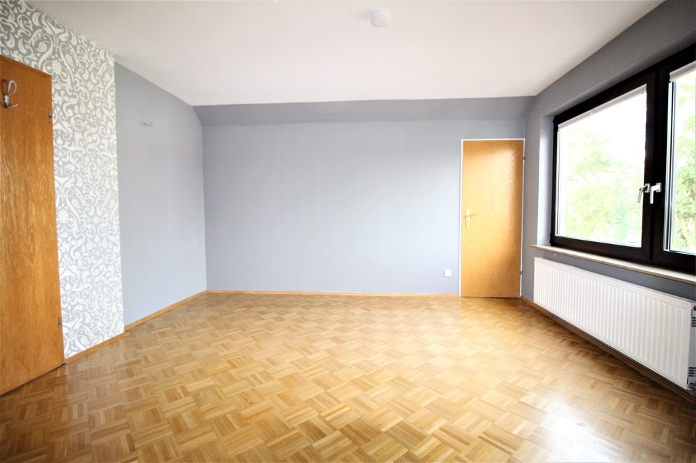 Immobilienangebot - Düsseldorf - Alle - Lichtenbroich: großzügige 4 -Zimmer Maisonette mit großer Terrasse und Stellplatz in ruhiger Lage