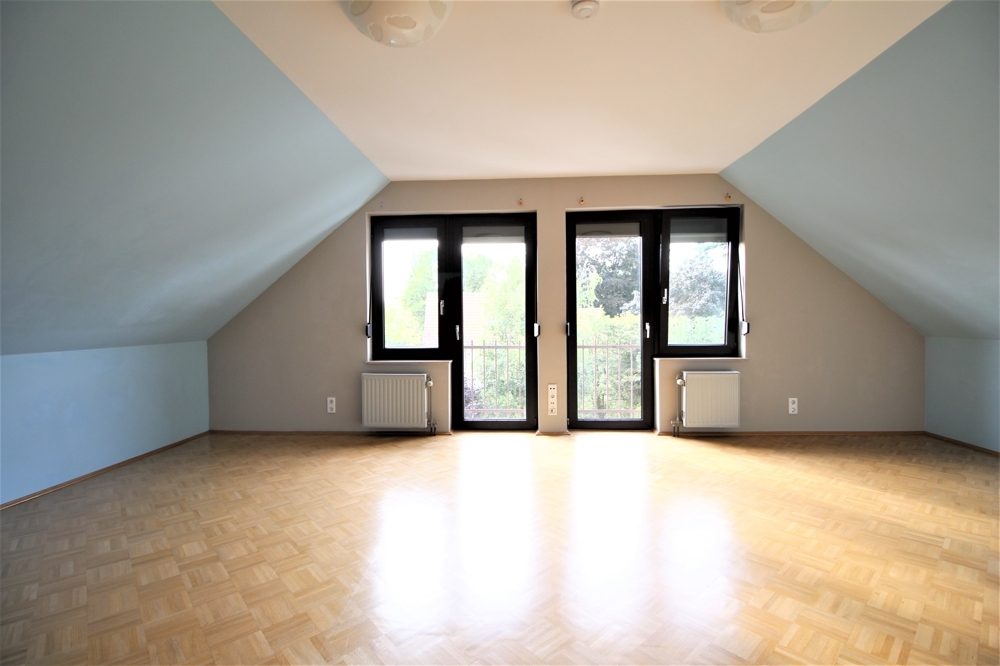Immobilienangebot - Düsseldorf - Alle - Lichtenbroich: großzügige 4 -Zimmer Maisonette mit großer Terrasse und Stellplatz in ruhiger Lage
