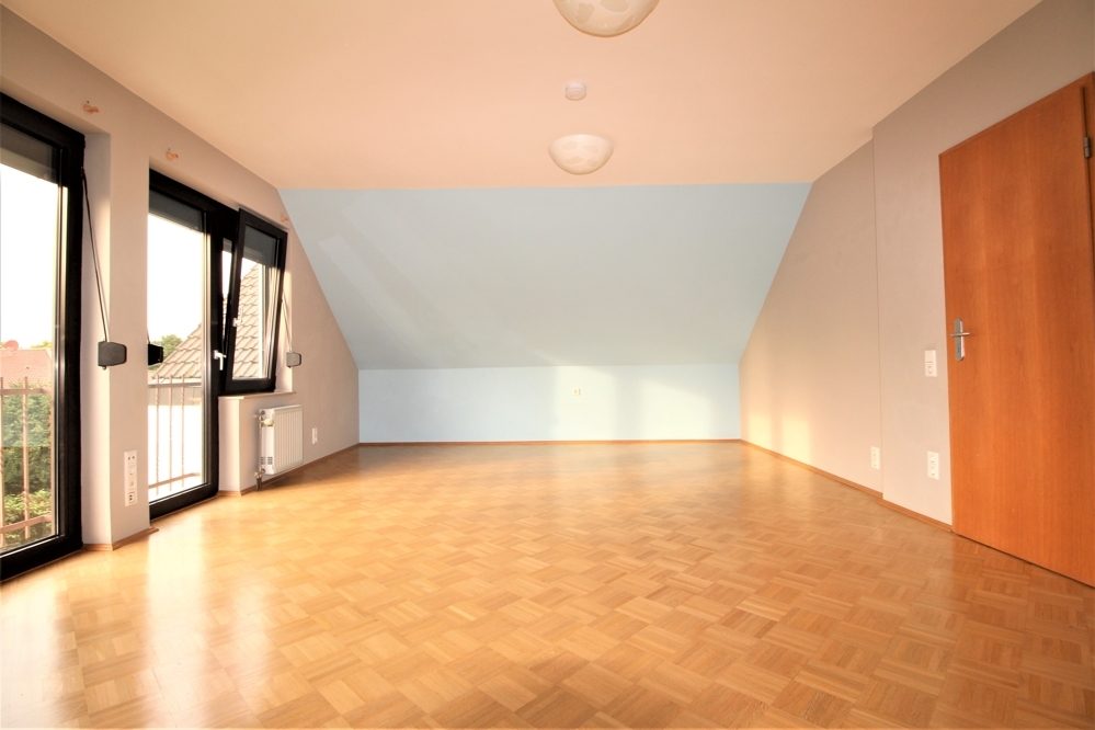 Immobilienangebot - Düsseldorf - Alle - Lichtenbroich: großzügige 4 -Zimmer Maisonette mit großer Terrasse und Stellplatz in ruhiger Lage