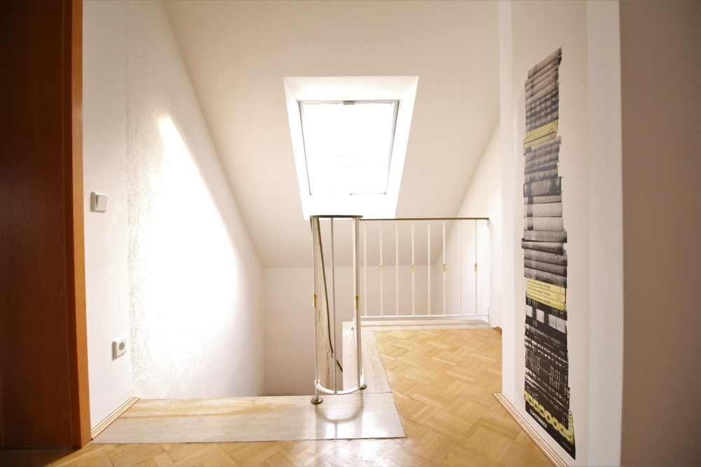 Immobilienangebot - Düsseldorf - Alle - Lichtenbroich: großzügige 4 -Zimmer Maisonette mit großer Terrasse und Stellplatz in ruhiger Lage