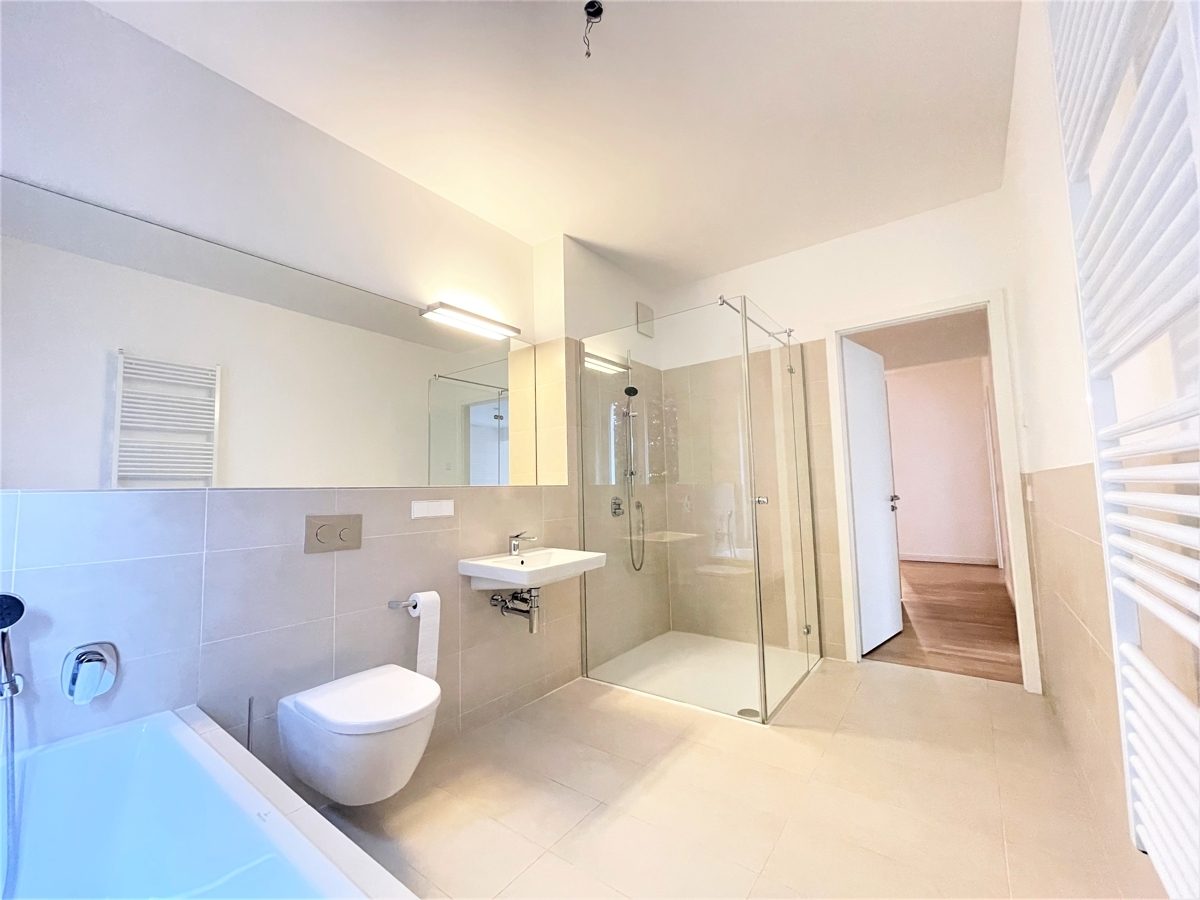 Immobilienangebot - Düsseldorf / Heerdt - Alle - Heinrich Heine Gärten: repräsentative, helle 3-Zimmer Wohnung mit Terrasse!