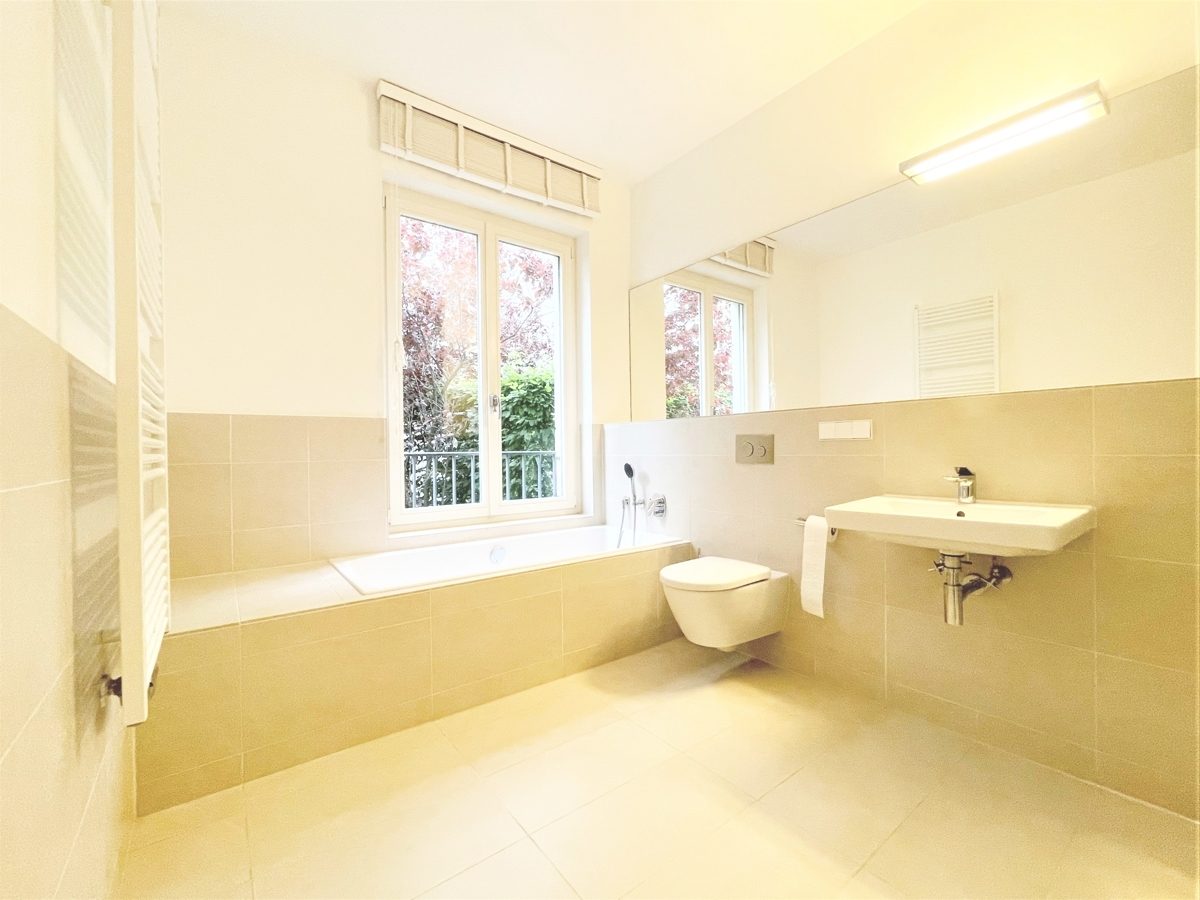 Immobilienangebot - Düsseldorf / Heerdt - Alle - Heinrich Heine Gärten: repräsentative, helle 3-Zimmer Wohnung mit Terrasse!