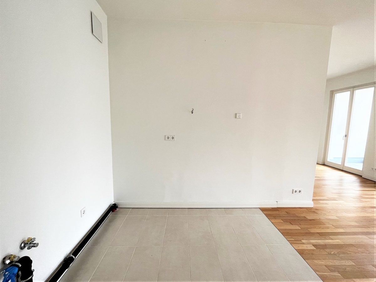 Immobilienangebot - Düsseldorf / Heerdt - Alle - Heinrich Heine Gärten: repräsentative, helle 3-Zimmer Wohnung mit offener Küche und Balkon!