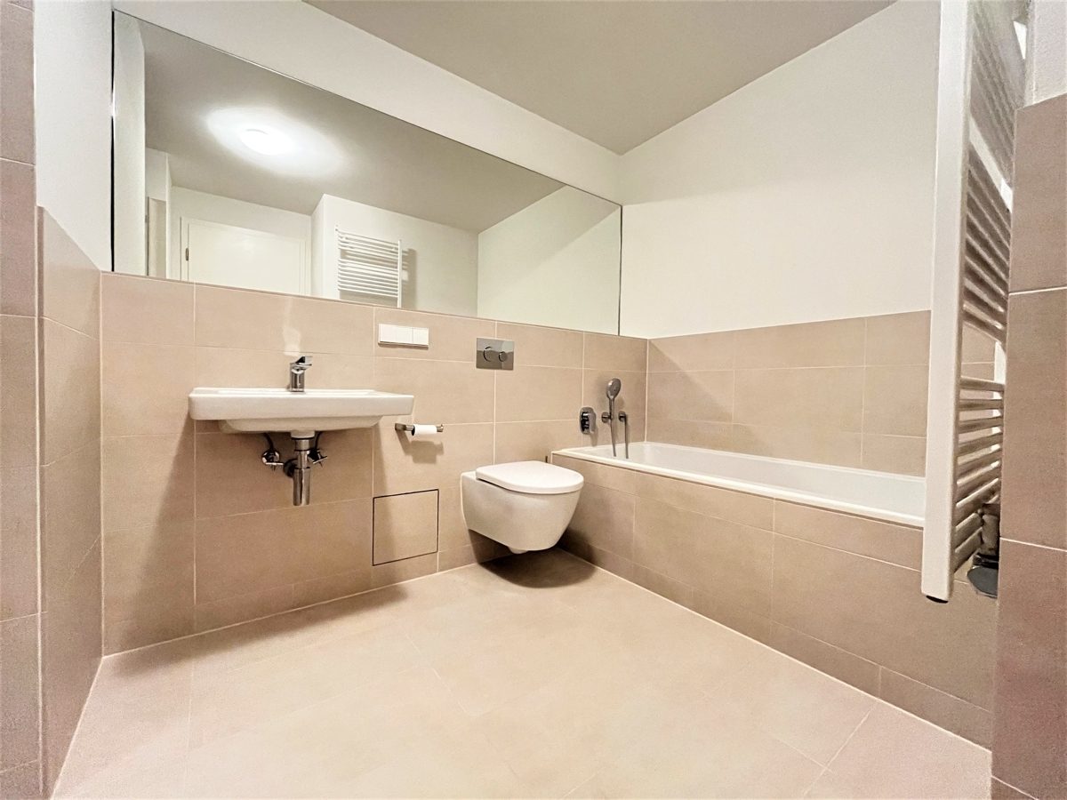 Immobilienangebot - Düsseldorf / Heerdt - Alle - Heinrich Heine Gärten: repräsentative, helle 3-Zimmer Wohnung mit offener Küche und Balkon!