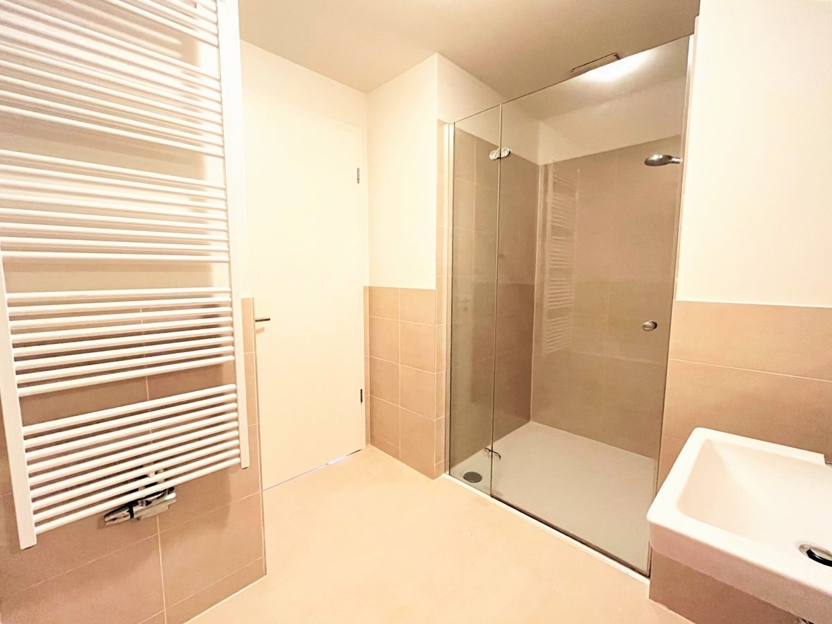 Immobilienangebot - Düsseldorf / Heerdt - Alle - Heinrich Heine Gärten: repräsentative, helle 3-Zimmer Wohnung mit offener Küche und Balkon!
