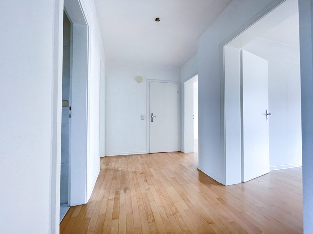Immobilienangebot - Köln - Alle - Schöne, möblierte DG-Eigentumswohnung in 3-Parteien-Haus in Köln-Rath