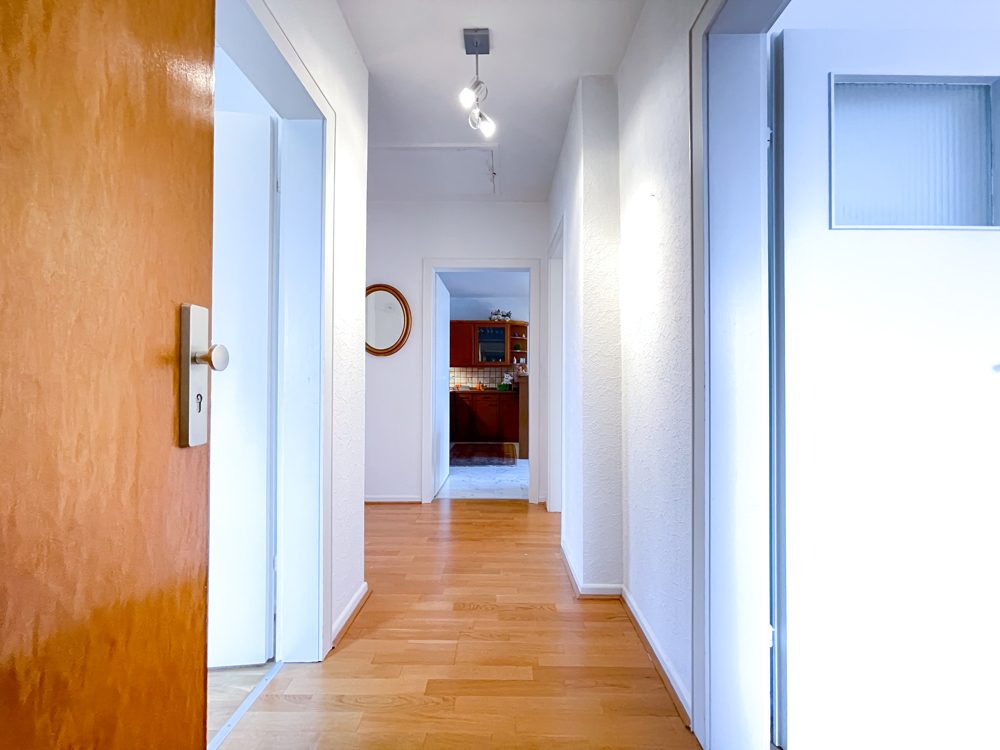 Immobilienangebot - Köln - Alle - Schöne, möblierte DG-Eigentumswohnung in 3-Parteien-Haus in Köln-Rath