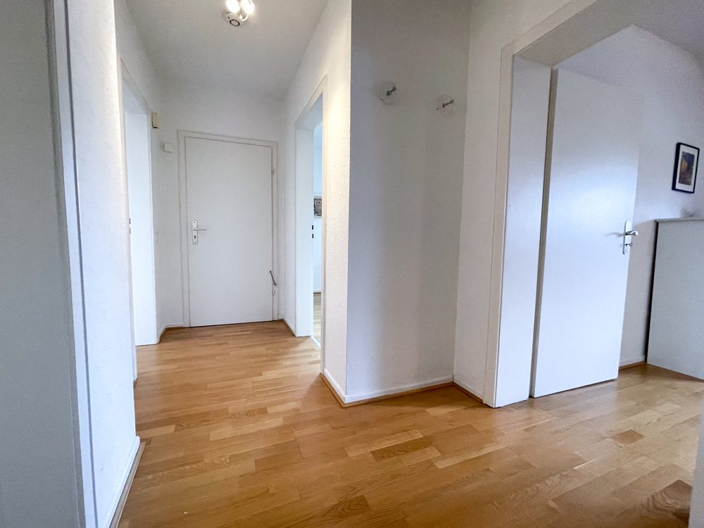 Immobilienangebot - Köln - Alle - Schöne, möblierte DG-Eigentumswohnung in 3-Parteien-Haus in Köln-Rath