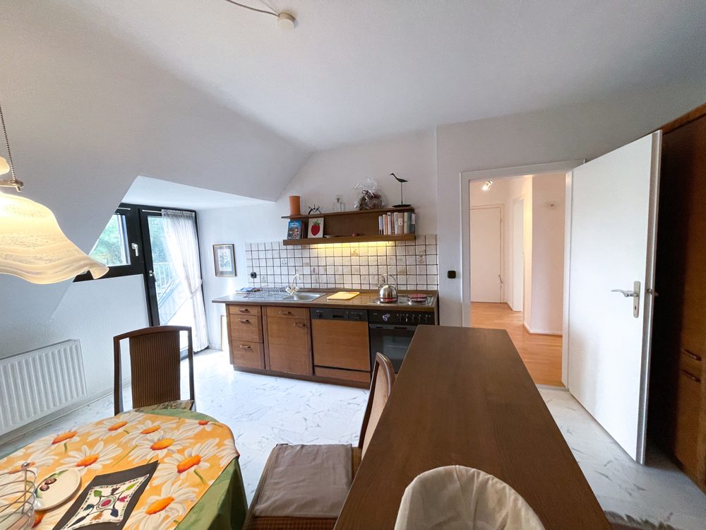 Immobilienangebot - Köln - Alle - Schöne, möblierte DG-Eigentumswohnung in 3-Parteien-Haus in Köln-Rath