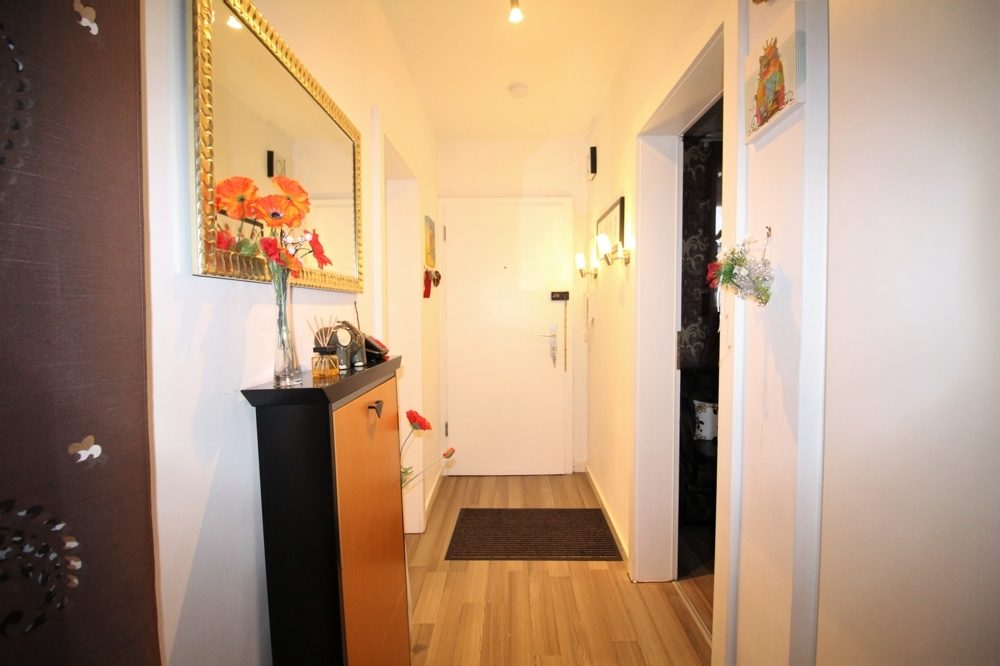 Immobilienangebot - Düsseldorf / Mörsenbroich - Alle - gepflegte 2 Zimmer mit Loggia, TG-Stellplatz, Sauna und Schwimmbad in Mörsenbroich