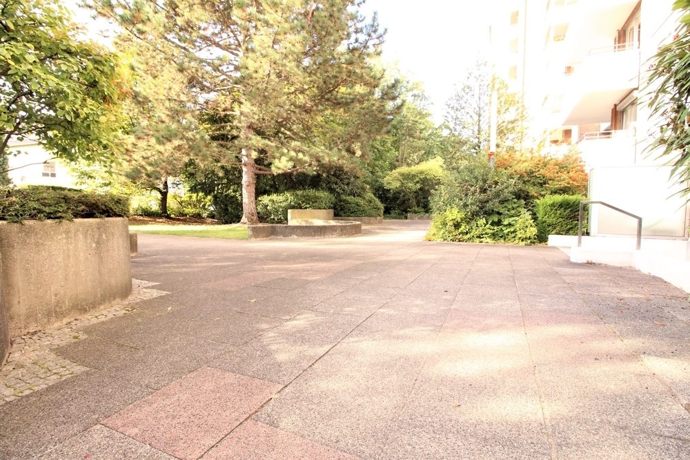 Immobilienangebot - Düsseldorf / Mörsenbroich - Alle - gepflegte 2 Zimmer mit Loggia, TG-Stellplatz, Sauna und Schwimmbad in Mörsenbroich