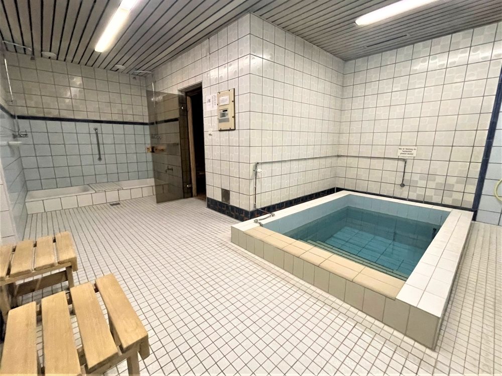 Immobilienangebot - Düsseldorf / Mörsenbroich - Alle - gepflegte 2 Zimmer mit Loggia, TG-Stellplatz, Sauna und Schwimmbad in Mörsenbroich