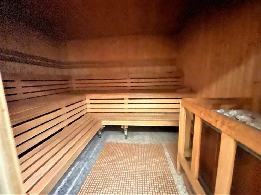 Immobilienangebot - Düsseldorf / Mörsenbroich - Alle - gepflegte 2 Zimmer mit Loggia, TG-Stellplatz, Sauna und Schwimmbad in Mörsenbroich