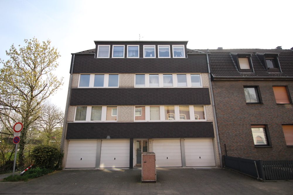 Immobilienangebot - Düsseldorf - Alle - gut geschnittene 2-Zimmerwohnung mit Balkon und Einzelgarage in ruhiger Lage in Düsseldorf-Benrath