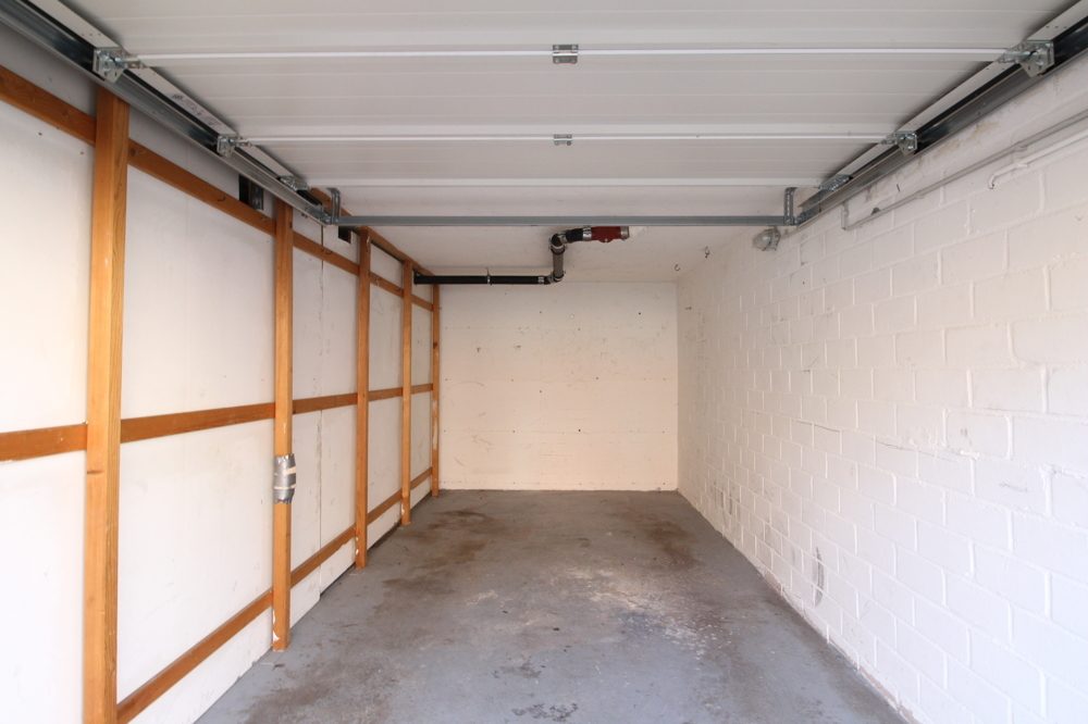 Immobilienangebot - Düsseldorf - Alle - gut geschnittene 2-Zimmerwohnung mit Balkon und Einzelgarage in ruhiger Lage in Düsseldorf-Benrath