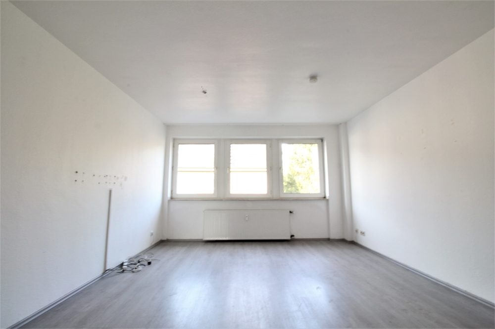 Immobilienangebot - Düsseldorf - Alle - gut geschnittene 2-Zimmerwohnung mit Balkon und Einzelgarage in ruhiger Lage in Düsseldorf-Benrath