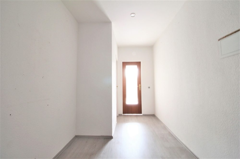 Immobilienangebot - Düsseldorf - Alle - gut geschnittene 2-Zimmerwohnung mit Balkon und Einzelgarage in ruhiger Lage in Düsseldorf-Benrath