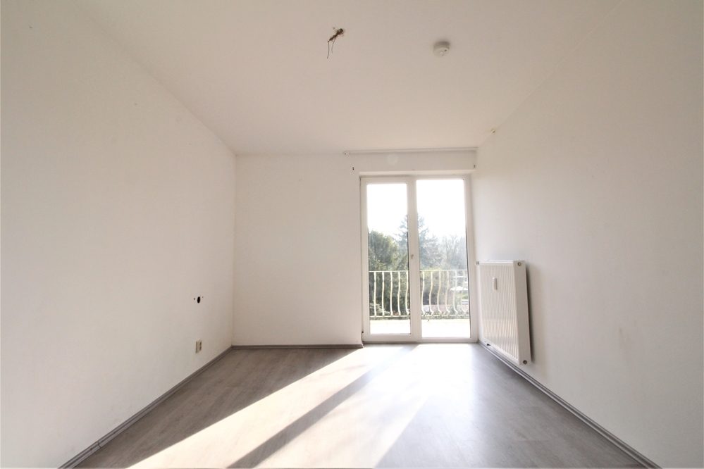 Immobilienangebot - Düsseldorf - Alle - gut geschnittene 2-Zimmerwohnung mit Balkon und Einzelgarage in ruhiger Lage in Düsseldorf-Benrath