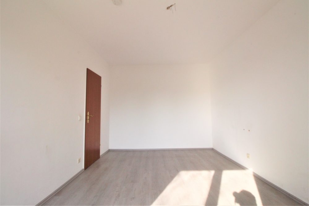 Immobilienangebot - Düsseldorf - Alle - gut geschnittene 2-Zimmerwohnung mit Balkon und Einzelgarage in ruhiger Lage in Düsseldorf-Benrath