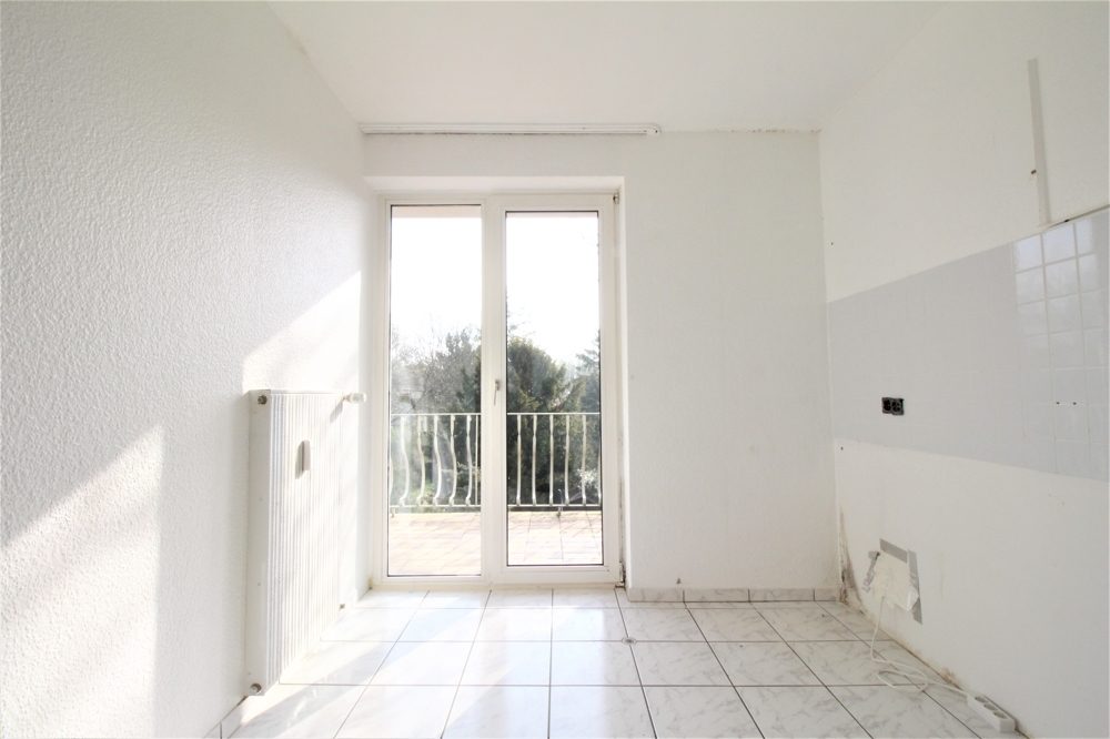 Immobilienangebot - Düsseldorf - Alle - gut geschnittene 2-Zimmerwohnung mit Balkon und Einzelgarage in ruhiger Lage in Düsseldorf-Benrath