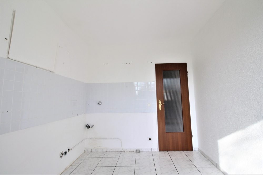 Immobilienangebot - Düsseldorf - Alle - gut geschnittene 2-Zimmerwohnung mit Balkon und Einzelgarage in ruhiger Lage in Düsseldorf-Benrath