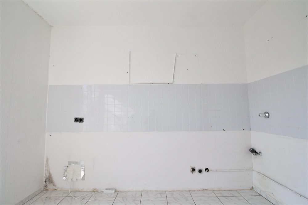 Immobilienangebot - Düsseldorf - Alle - gut geschnittene 2-Zimmerwohnung mit Balkon und Einzelgarage in ruhiger Lage in Düsseldorf-Benrath