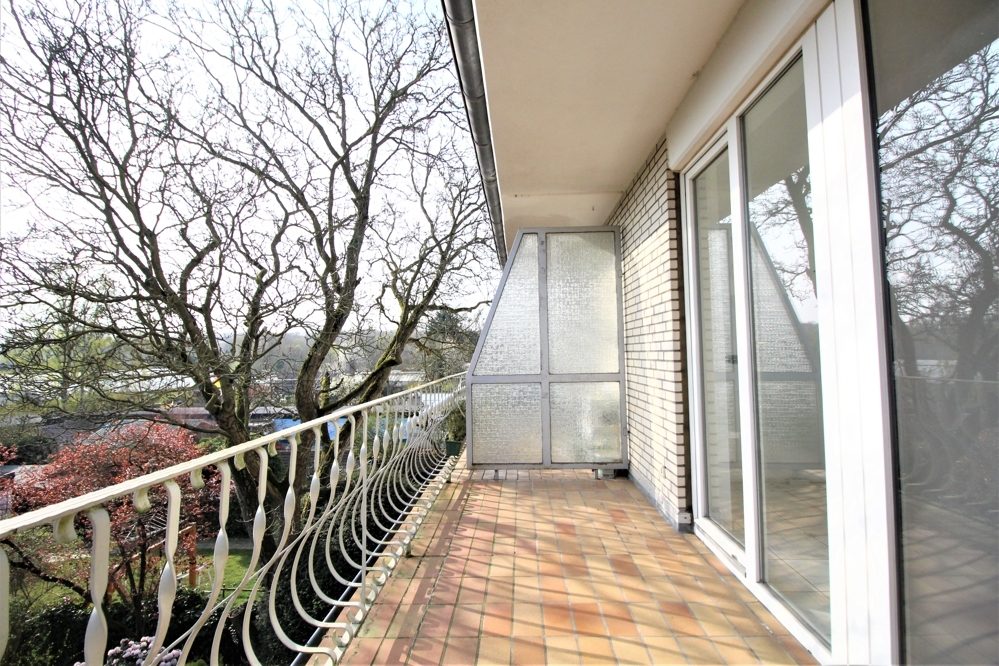 Immobilienangebot - Düsseldorf - Alle - gut geschnittene 2-Zimmerwohnung mit Balkon und Einzelgarage in ruhiger Lage in Düsseldorf-Benrath