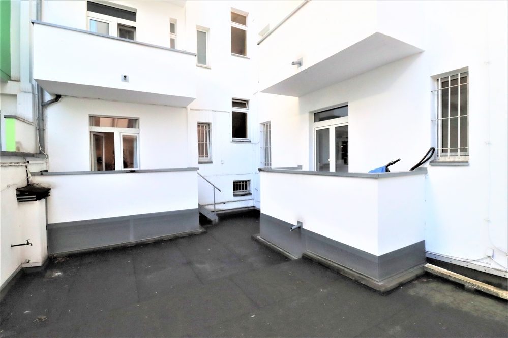 Immobilienangebot - Düsseldorf - Alle - Carlstadt: Attraktives Wohn- und Geschäftshaus mit 2 Gewerbe- und 10 Wohneinheiten in bester Lage!
