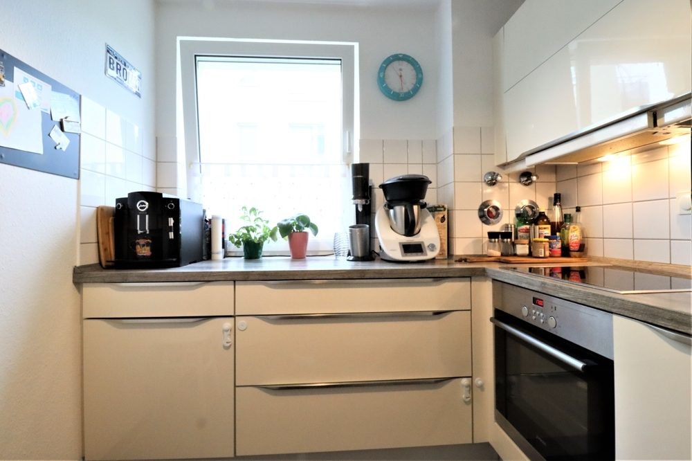 Immobilienangebot - Düsseldorf - Alle - Unterrath: gepflegte 3-Zimmerwohnung im 1.OG mit EBK, TG-Stellplatz und Balkon in ruhiger Lage