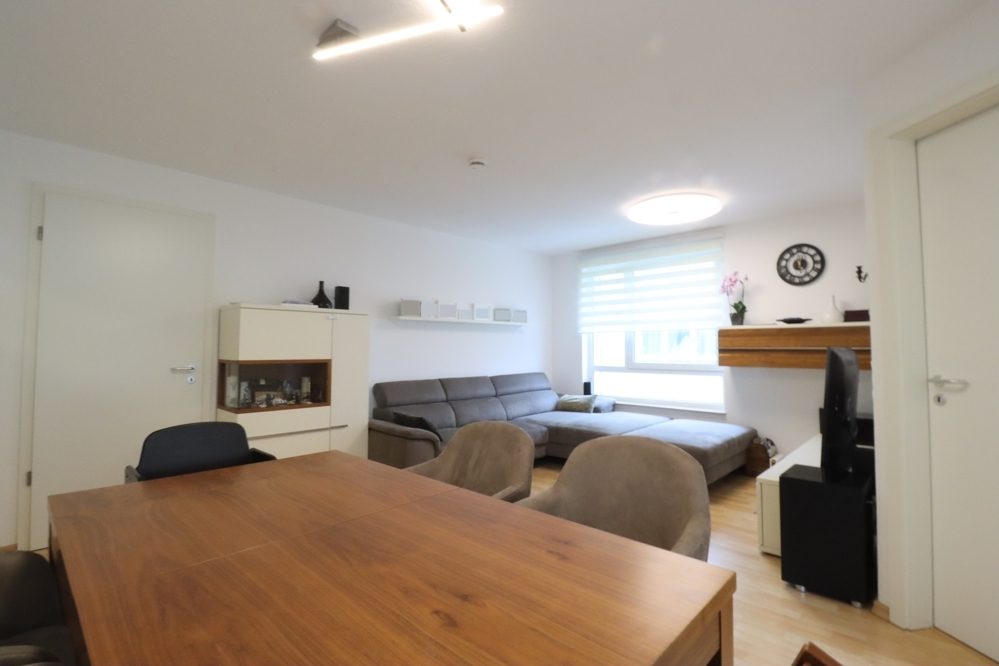 Immobilienangebot - Düsseldorf - Alle - Unterrath: gepflegte 3-Zimmerwohnung im 1.OG mit EBK, TG-Stellplatz und Balkon in ruhiger Lage