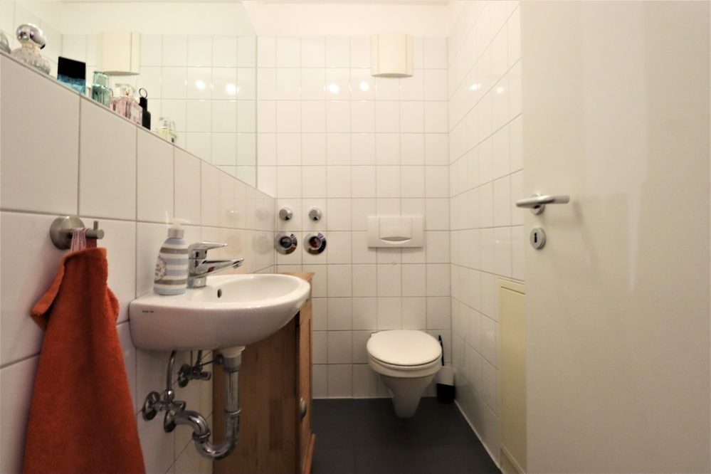 Immobilienangebot - Düsseldorf - Alle - Unterrath: gepflegte 3-Zimmerwohnung im 1.OG mit EBK, TG-Stellplatz und Balkon in ruhiger Lage