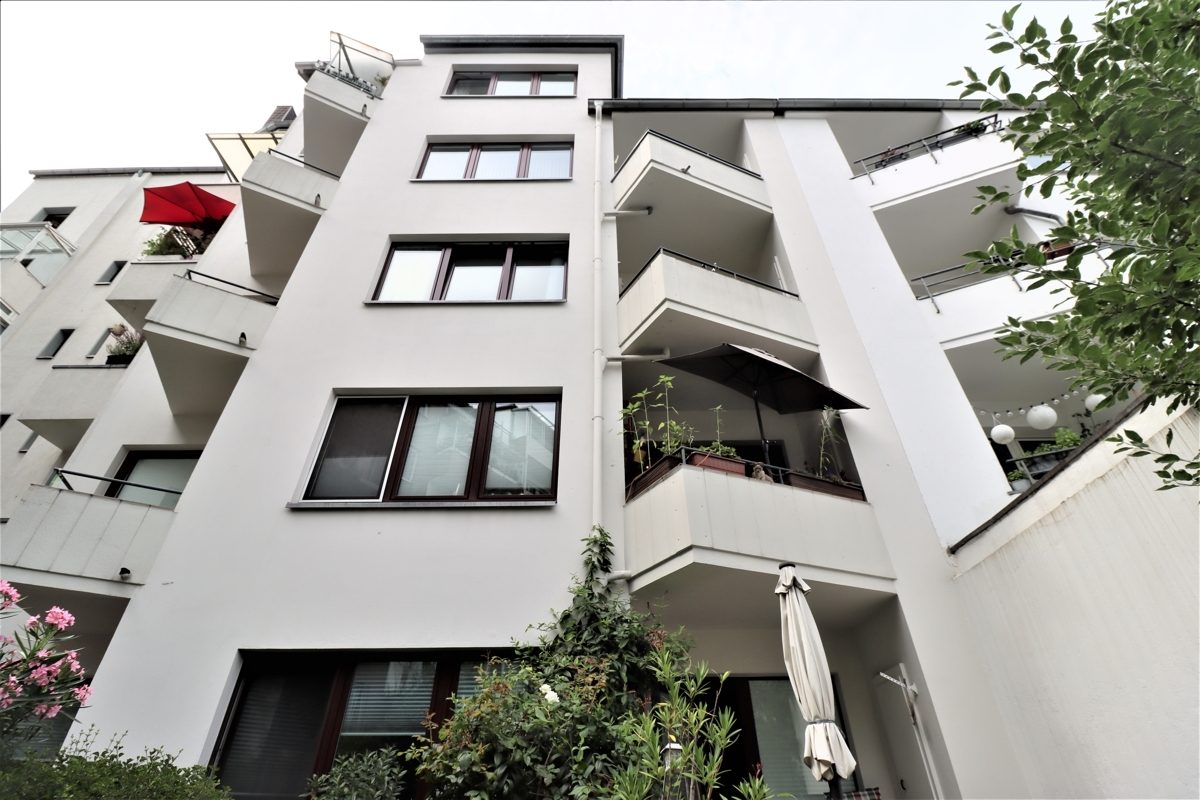 Immobilienangebot - Düsseldorf / Derendorf - Alle - Derendorf: vermietete und gut geschnittene 2-Zimmer im 3.OG mit Balkon in sehr zentraler Lage
