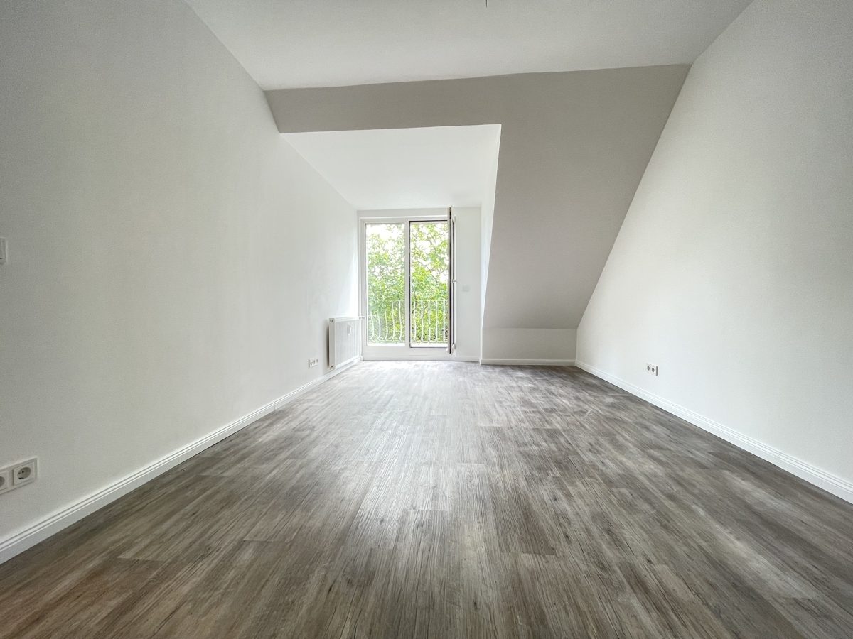 Immobilienangebot - Düsseldorf - Alle - Benrath: frisch renovierte, gut geschnittene 2-Zimmerwohnung mit Balkon in ruhiger Lage!