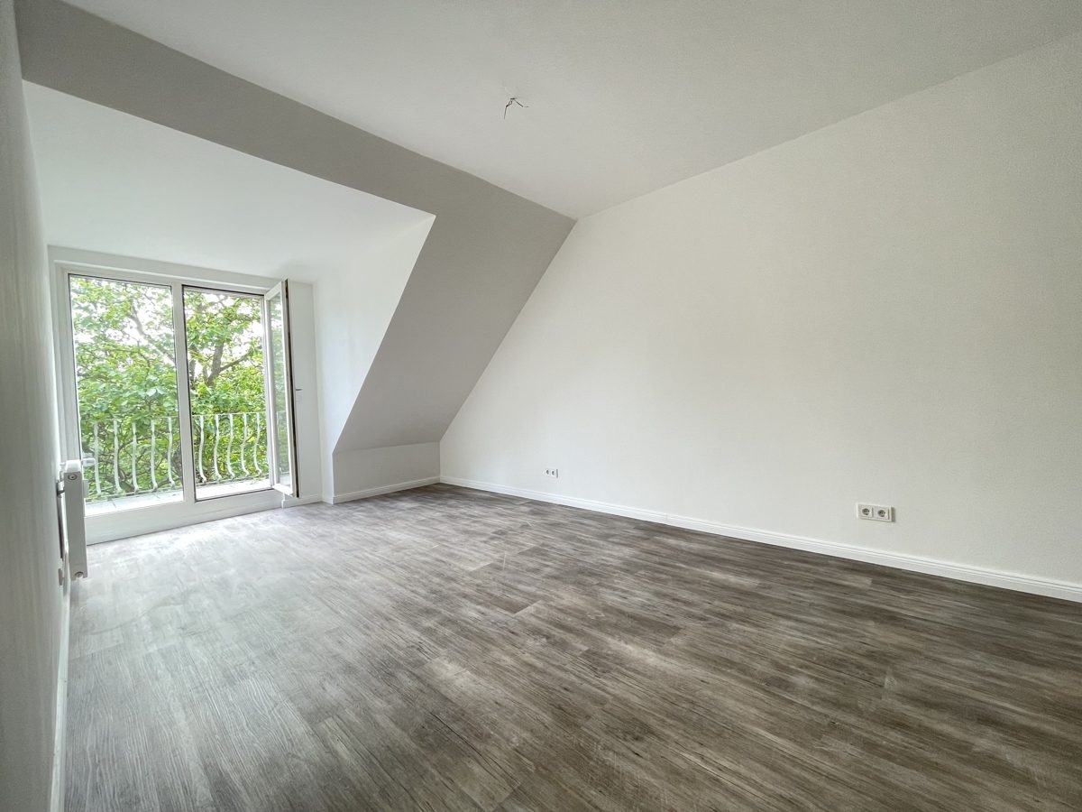 Immobilienangebot - Düsseldorf - Alle - Benrath: frisch renovierte, gut geschnittene 2-Zimmerwohnung mit Balkon in ruhiger Lage!