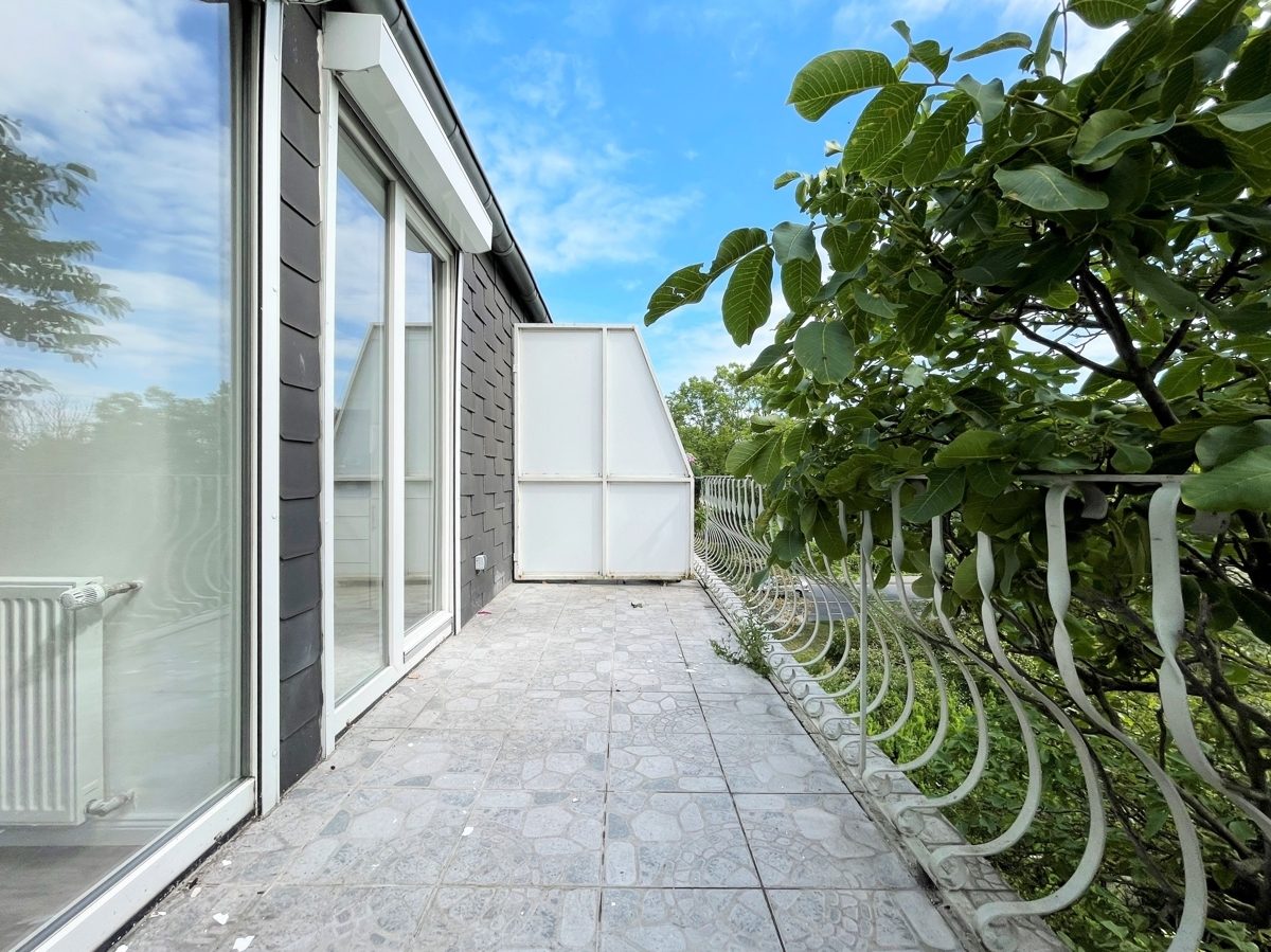 Immobilienangebot - Düsseldorf - Alle - Benrath: frisch renovierte, gut geschnittene 2-Zimmerwohnung mit Balkon in ruhiger Lage!