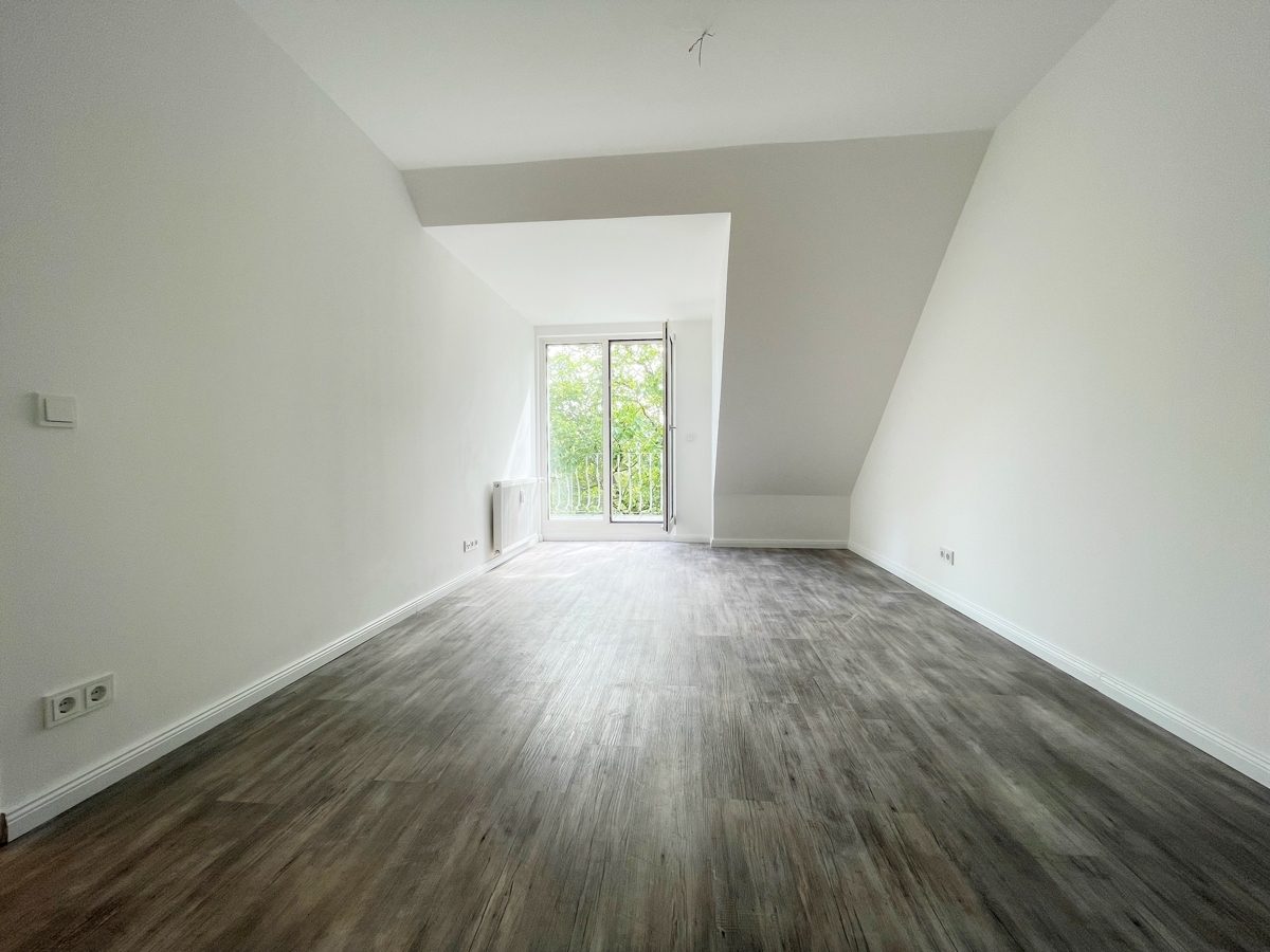 Immobilienangebot - Düsseldorf - Alle - Benrath: frisch renovierte, gut geschnittene 2-Zimmerwohnung mit Balkon in ruhiger Lage!
