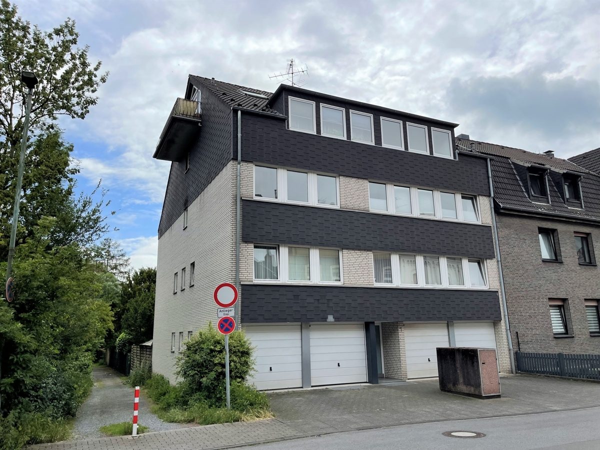 Immobilienangebot - Düsseldorf - Alle - Benrath: frisch renovierte, gut geschnittene 2-Zimmerwohnung mit Balkon in ruhiger Lage!