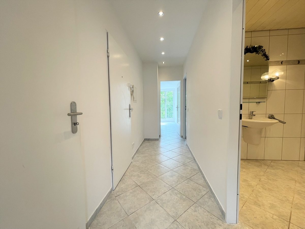 Immobilienangebot - Düsseldorf - Alle - Benrath: frisch renovierte, gut geschnittene 2-Zimmerwohnung mit Balkon in ruhiger Lage!