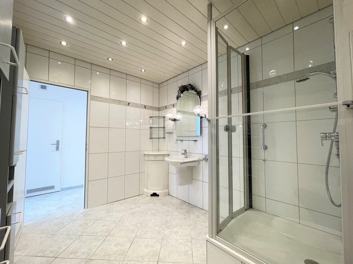 Immobilienangebot - Düsseldorf - Alle - Benrath: frisch renovierte, gut geschnittene 2-Zimmerwohnung mit Balkon in ruhiger Lage!