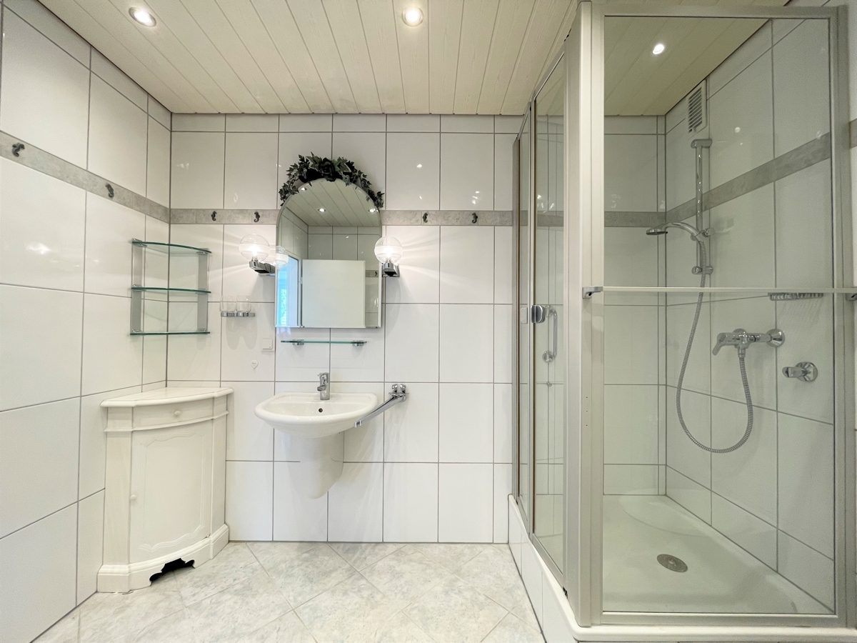 Immobilienangebot - Düsseldorf - Alle - Benrath: frisch renovierte, gut geschnittene 2-Zimmerwohnung mit Balkon in ruhiger Lage!