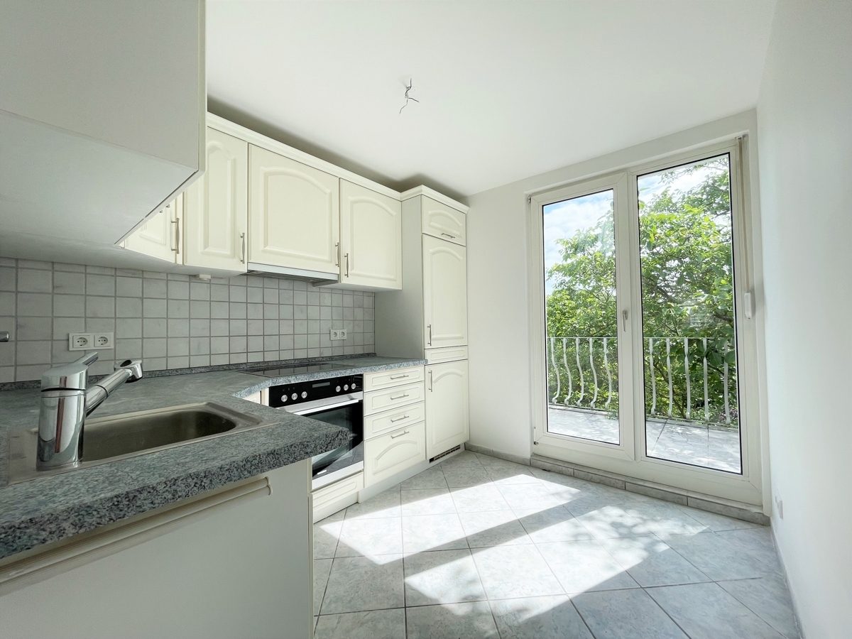 Immobilienangebot - Düsseldorf - Alle - Benrath: frisch renovierte, gut geschnittene 2-Zimmerwohnung mit Balkon in ruhiger Lage!