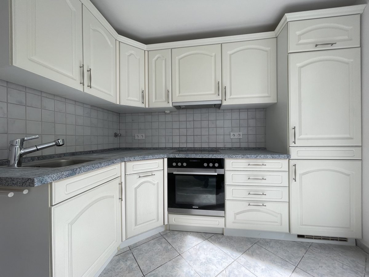 Immobilienangebot - Düsseldorf - Alle - Benrath: frisch renovierte, gut geschnittene 2-Zimmerwohnung mit Balkon in ruhiger Lage!