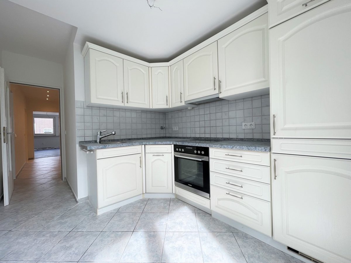 Immobilienangebot - Düsseldorf - Alle - Benrath: frisch renovierte, gut geschnittene 2-Zimmerwohnung mit Balkon in ruhiger Lage!